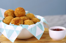 bolinhas-de-pure-de-batata-com-queijo-