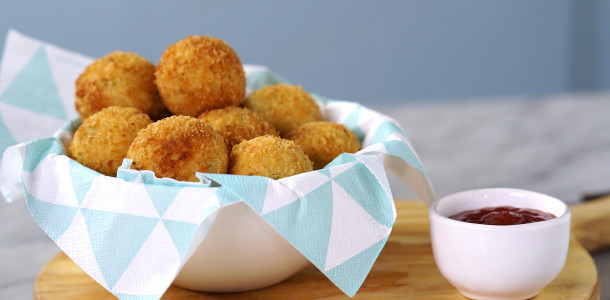 bolinhas-de-pure-de-batata-com-queijo-