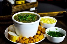 CALDO VERDE COM BACON E TORRESMO UMA DELICIA NESSE FRIO AQUECER SEMPRE